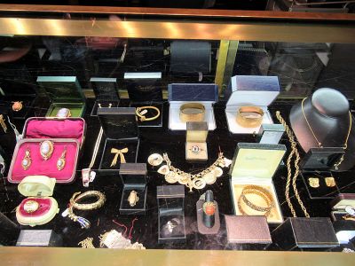 Lori Mesa Antiques & Fine Jewelry